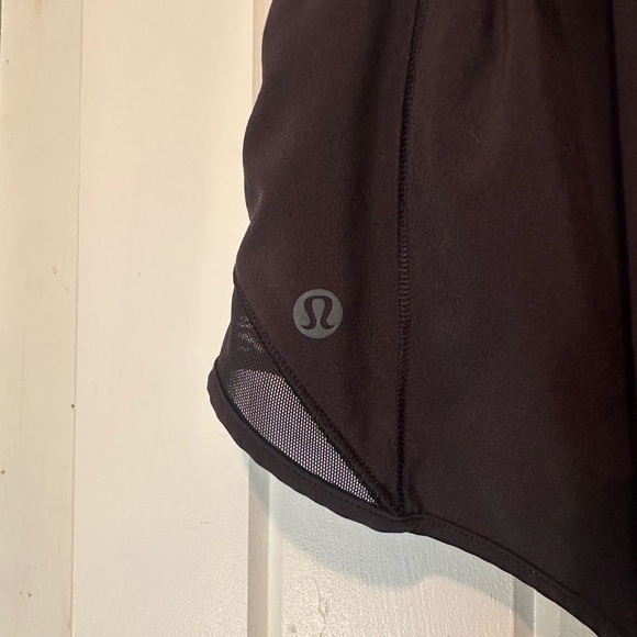 Lululemon hotty hot shorts size 2 - Picture 3 of 4